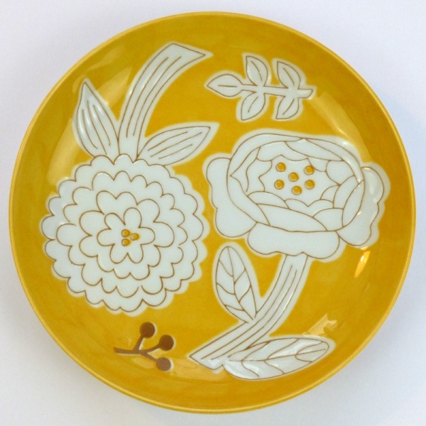 Yellow Japanese flower pattern plate