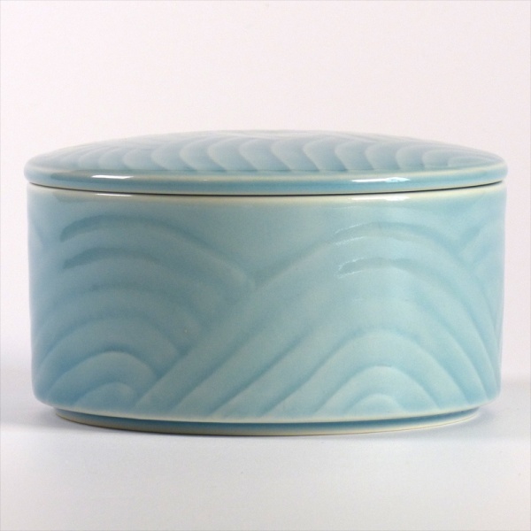 Light blue futamono bowl with lid