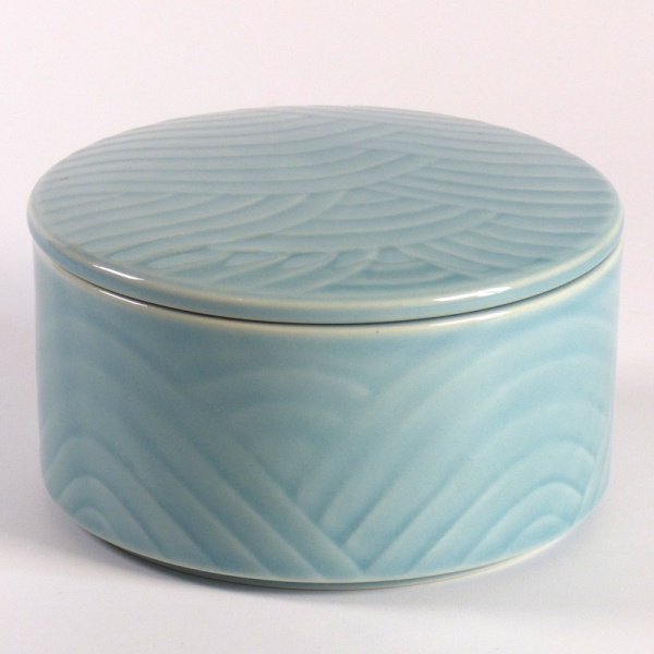 Light blue futamono lidded bowl