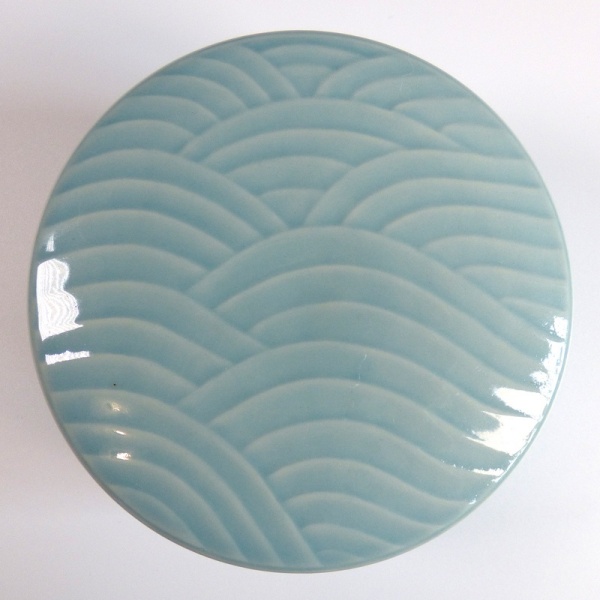 Lid of light blue futamono bowl