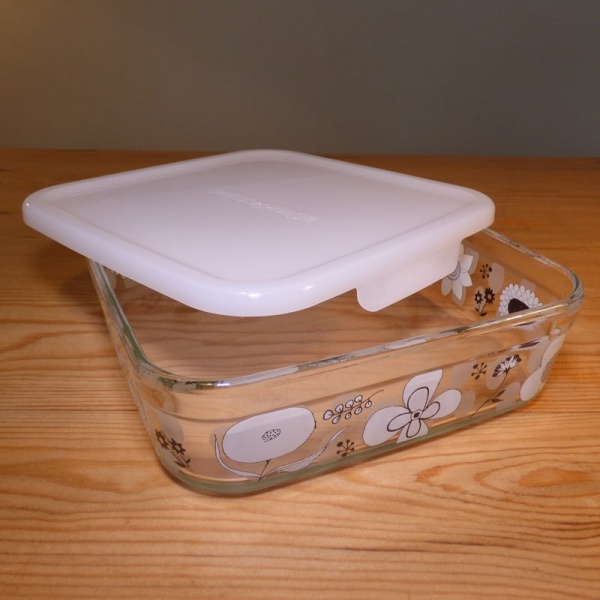Large-size glass storage container with lid