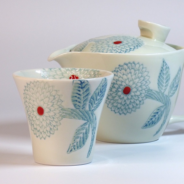 Blue Dahlia Japanese teacup with matching teapot