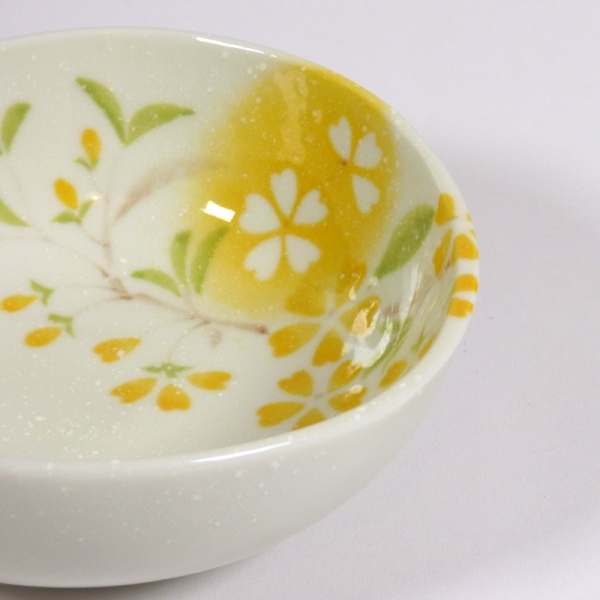 'Petal' porcelain bowl in yellow close up of edge