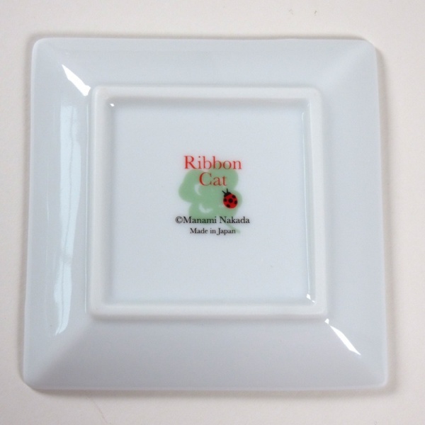 Underside of 'Ribbon Cat' mini plate