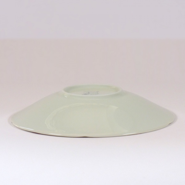 'Sakura Temari' ceramic dish in Cream underside
