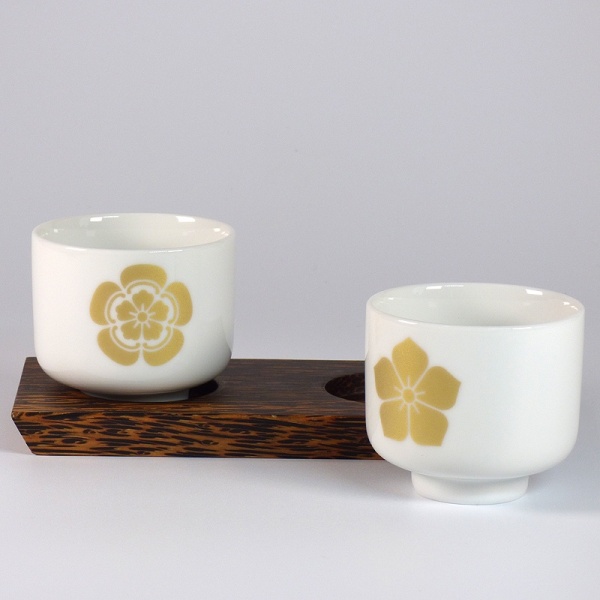 Oda and Akechi family crest sake cup set