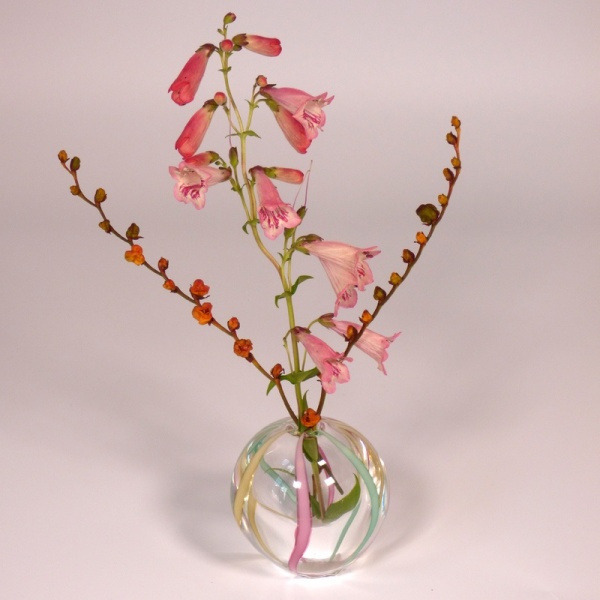 Mini ikebana arrangement in 'Temari' vase