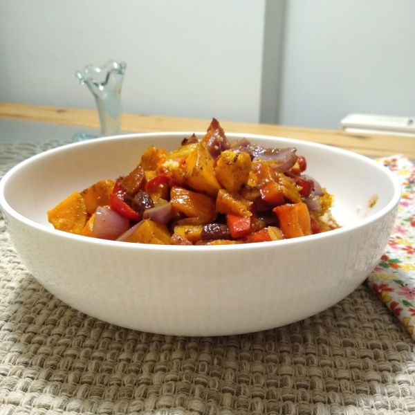 White 'Rakka' pasta bowl with roasted vegetables