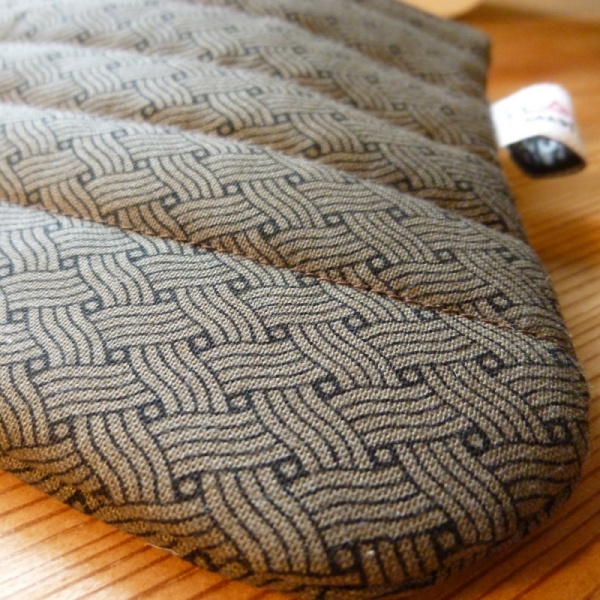 Zip makeup bag or pouch with brown Japanese pattern - detail
